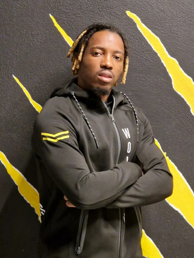 Coach Stwively, personal trainer en oprichter van Wolfpack Calisthenics Antwerpen.