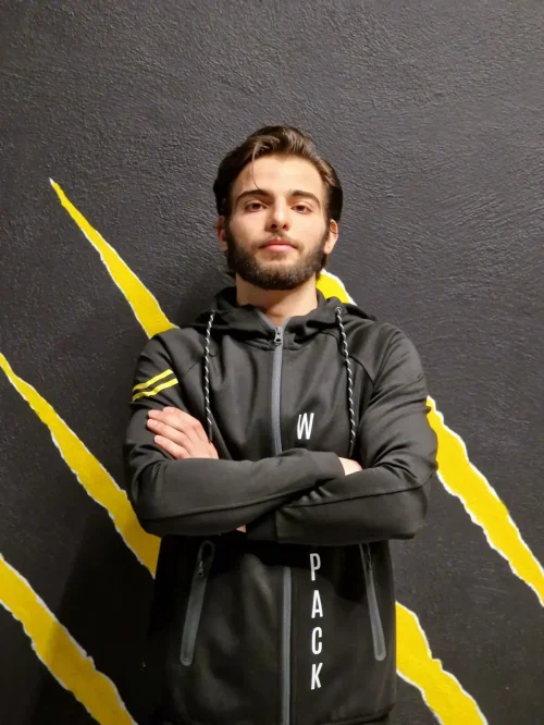 Coach Hasanain, personal trainer en oprichter van Wolfpack Calisthenics Antwerpen.